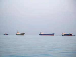 امریکی بحری محاصرہ: ٹرمپ کے دعوے، ایران کی مزاحمت اور عالمی دباؤ میں اضافہ