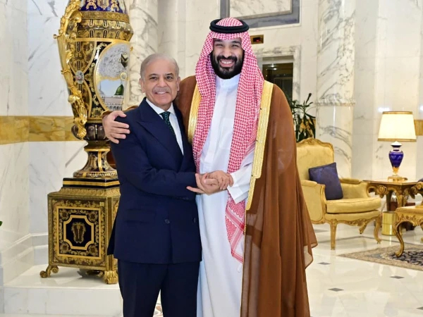 شہباز شریف اور محمد بن سلمان کی اہم ملاقات، پاک سعودی تعلقات اور خطے کے امن پر اتفاق
