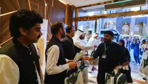 پاکستانی عازمینِ حج کی پہلی پرواز مدینہ منورہ پہنچ گئی، شاندار استقبال