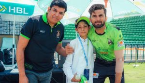 لاہور قلندرز نے کینسر میں مبتلا بچے کی خواہش پوری کر دی، شاہین آفریدی سے ملاقات