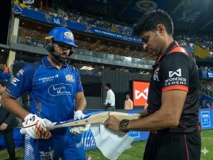 آئی پی ایل میچ میں روہت شرما امپائر پر برہم، ویڈیو وائرل