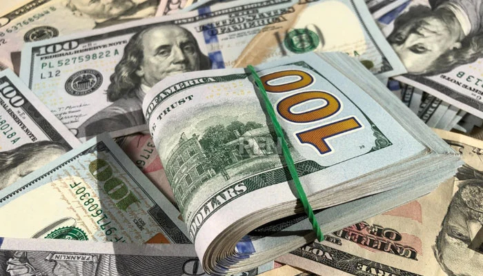 ڈالر کی قدر میں معمولی کمی، اسٹاک مارکیٹ میں کاروبار کے آغاز پر مندی