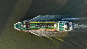 آبنائے ہرمز: ایران کا ٹینکرز کو انتباہ، اجازت کے بغیر گزرنے پر تباہی کی دھمکی