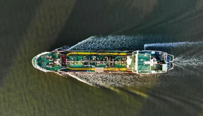 آبنائے ہرمز: ایران کا ٹینکرز کو انتباہ، اجازت کے بغیر گزرنے پر تباہی کی دھمکی