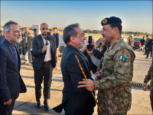 پاکستان امریکا ایران کشیدگی کم کرنے میں متحرک، سفارتی رابطوں میں کردار سامنے آگیا: فنانشل ٹائمز