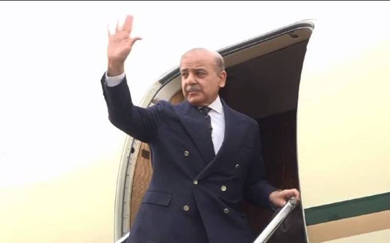 وزیرِ اعظم شہباز شریف سہ ملکی دورہ مکمل کر کے ترکیہ سے وطن روانہ