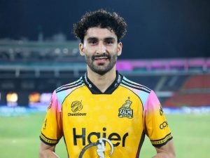 پی ایس ایل میں صفیان مقیم کا تاریخی کارنامہ، پشاور زلمی سیمی فائنل میں پہنچنے والی پہلی ٹیم