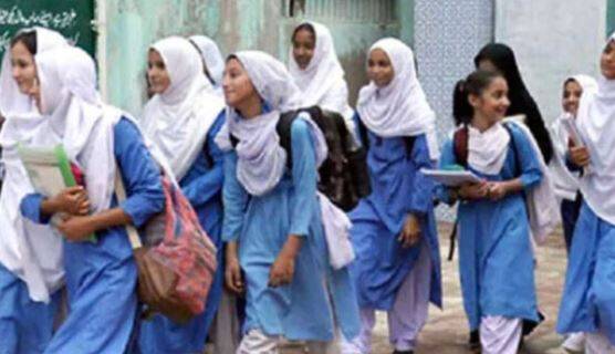 پنجاب میں سرکاری اسکولوں کے لیے 3 چھٹیوں کا اعلان، ہفتے میں صرف 4 دن کلاسز ہوں گی