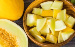 خربوزہ: گرمی میں توانائی، پانی اور صحت کا بہترین ذریعہ