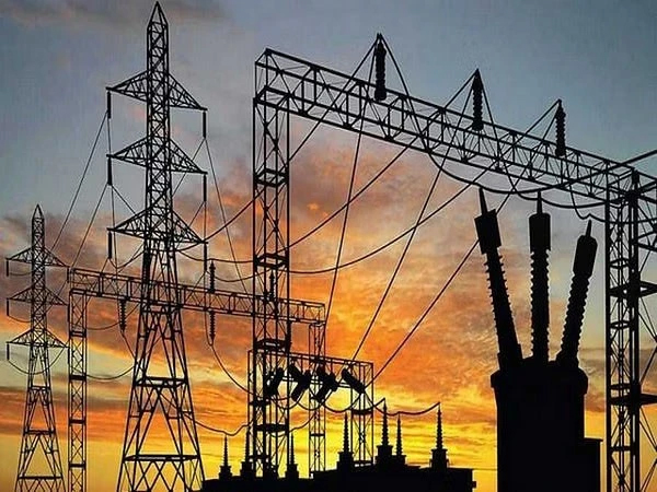 بجلی صارفین کے لیے بری خبر، نرخوں میں 82 پیسے فی یونٹ اضافے کی درخواست