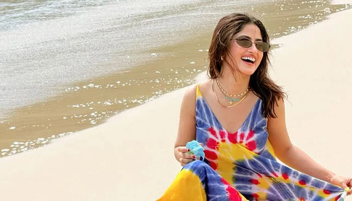 ساحلِ سمندر پر سجل علی کی نئی تصاویر وائرل، مداحوں نے خوبصورتی کے چرچے شروع کر دیے